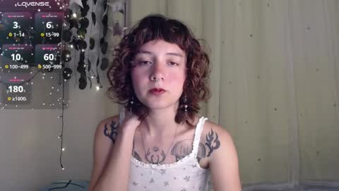 Snapshot of violet_bluee chatting on 04/04/26, 11:46 Violet online show from 04/04/26, 11:46