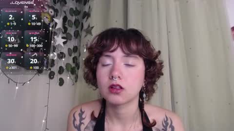 Snapshot of violet_bluee chatting on 07/12/26, 08:05 Violet online show from 07/12/26, 08:05