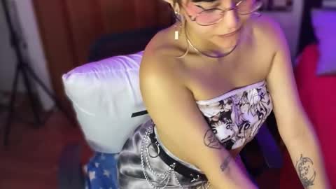 Violete Hentai01 online show from 03/02/25, 11:09