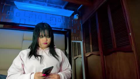 violet_milleer online show from 10/12/25, 12:15