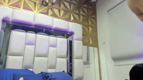 violet_milleer online show from 01/05/26, 07:06