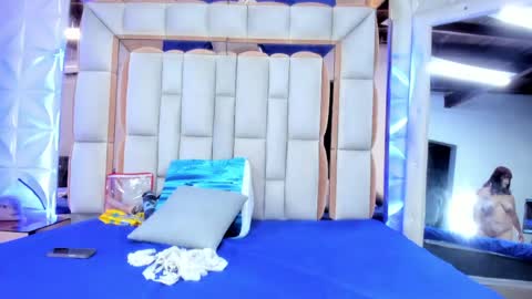 violet_milleer online show from 04/19/26, 07:38