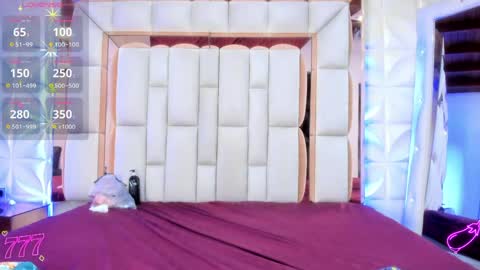 violet_milleer online show from 05/25/26, 07:20