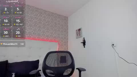 Snapshot of violet_moon20 chatting on 06/10/26, 10:41 Violet online show from 06/10/26, 10:41