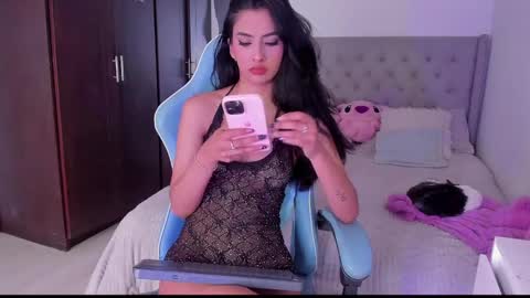 Snapshot of violet_rost chatting on 07/19/26, 05:38 Violet online show from 07/19/26, 05:38