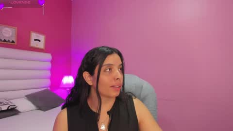 Snapshot of violet_sinclair chatting on 04/30/26, 03:18 violet_sinclair online show from 04/30/26, 03:18