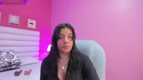 Snapshot of violet_sinclair chatting on 06/16/26, 11:24 violet_sinclair online show from 06/16/26, 11:24