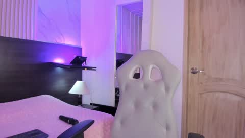 Snapshot of violet_spencer chatting on 01/20/25, 10:37 Violeta online show from 01/20/25, 10:37