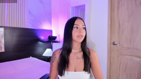 Snapshot of violet_spencer chatting on 01/22/25, 04:55 Violeta online show from 01/22/25, 04:55