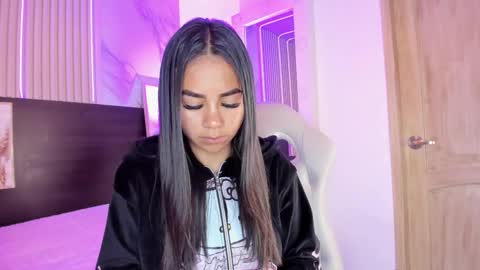 Snapshot of violet_spencer chatting on 02/20/25, 11:32 Violeta online show from 02/20/25, 11:32