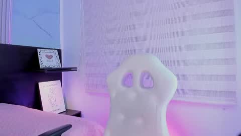 Snapshot of violet_spencer chatting on 02/25/25, 08:30 Violeta online show from 02/25/25, 08:30