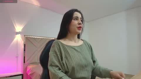 violet_tay1 online show from 10/04/25, 10:35