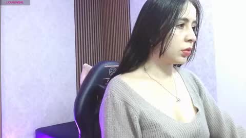 violet_tay1 online show from 10/27/25, 10:19