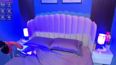 violet_throat online show from 11/08/25, 03:07