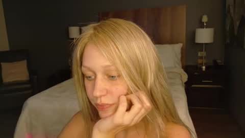 violet_winter97 online show from 03/28/26, 03:11