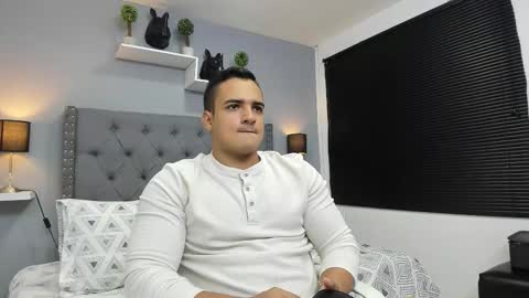Snapshot of violeta_and_maxx chatting on 10/15/25, 02:55 VIOLETA AND MAXX online show from 10/15/25, 02:55