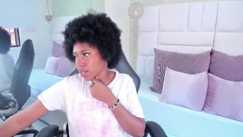 Violeta Ruiz online show from 11/18/25, 05:39