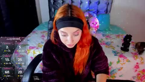 Snapshot of violetaarey chatting on 03/25/26, 03:01 Violeta Help me reach 150 thumbs up online show from 03/25/26, 03:01