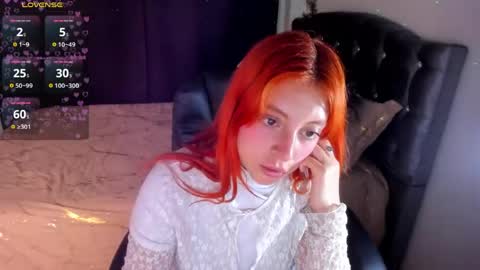 Snapshot of violetaarey chatting on 04/23/26, 02:13 Violeta Help me reach 150 thumbs up online show from 04/23/26, 02:13