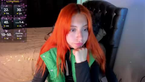 Snapshot of violetaarey chatting on 04/28/26, 03:55 Violeta Help me reach 150 thumbs up online show from 04/28/26, 03:55