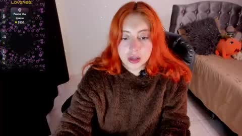 Snapshot of violetaarey chatting on 04/30/26, 03:57 Violeta Help me reach 150 thumbs up online show from 04/30/26, 03:57