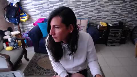 Snapshot of violetagomez_co chatting on 04/25/26, 06:05 Violeta Gmez online show from 04/25/26, 06:05