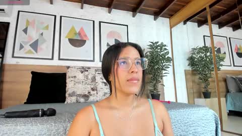 violetarossi1 online show from 10/24/25, 11:28