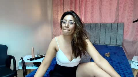 VIOLETA online show from 12/17/24, 04:21