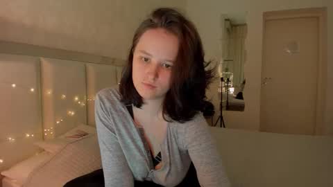 Violet online show from 09/16/25, 04:19