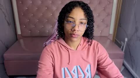 violeth_b online show from 12/15/25, 12:42