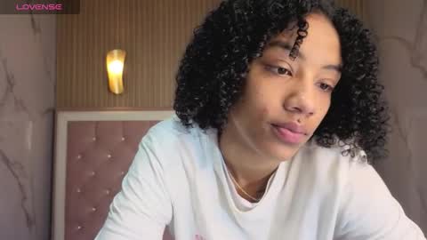 violeth_b online show from 12/16/25, 01:05