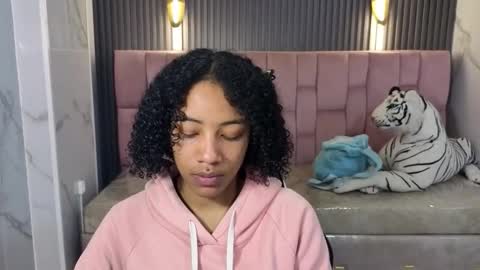 violeth_b online show from 01/15/26, 12:54