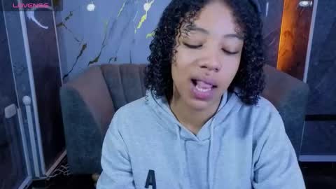 violeth_b online show from 02/25/26, 12:59