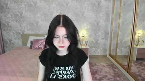 Snapshot of violetharmee chatting on 04/29/26, 11:36 violetharmee online show from 04/29/26, 11:36