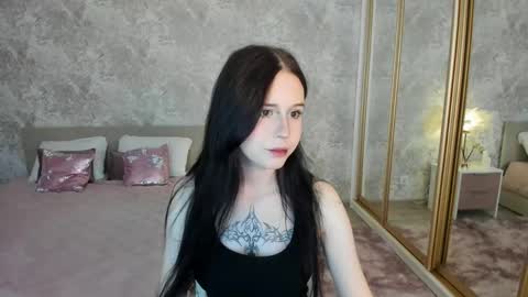 Snapshot of violetharmee chatting on 05/09/26, 04:17 violetharmee online show from 05/09/26, 04:17