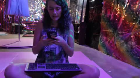 Snapshot of violethooper chatting on 12/02/24, 03:58 Violet Hooper online show from 12/02/24, 03:58