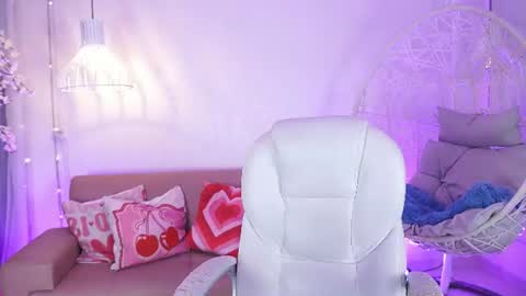 Snapshot of violetjonesx chatting on 06/13/26, 11:41 violetjonesx online show from 06/13/26, 11:41