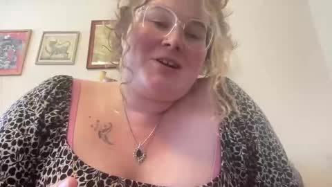 violetlyhappy online show from 05/01/26, 06:23