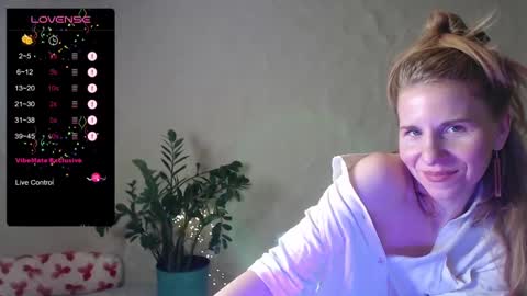 Snapshot of violetplath chatting on 01/24/25, 11:56 Violet  next stream December 6 online show from 01/24/25, 11:56