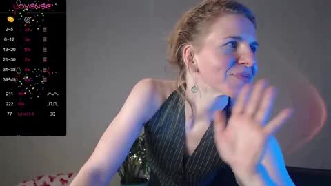 Snapshot of violetplath chatting on 01/26/25, 05:56 Violet  next stream December 6 online show from 01/26/25, 05:56