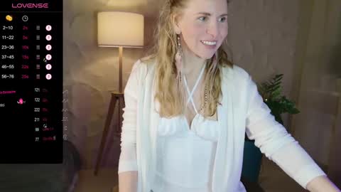 Snapshot of violetplath chatting on 03/09/25, 08:10 Violet  next stream December 6 online show from 03/09/25, 08:10