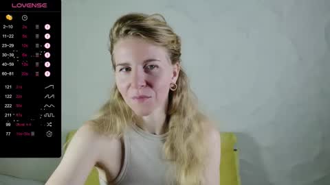 Snapshot of violetplath chatting on 10/05/25, 10:13 Violet  next stream December 6 online show from 10/05/25, 10:13