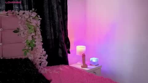 Snapshot of violetqs chatting on 05/09/26, 06:57 online show from 05/09/26, 06:57