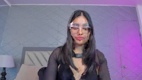 Snapshot of violetrousse chatting on 04/04/26, 02:25 Violet Rousse online show from 04/04/26, 02:25