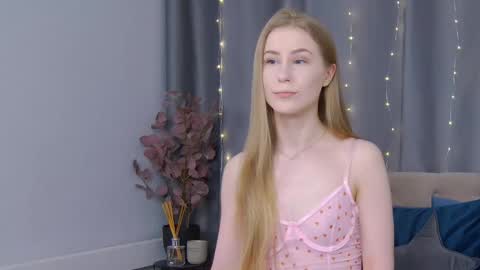 VioletSwone online show from 02/09/25, 12:52