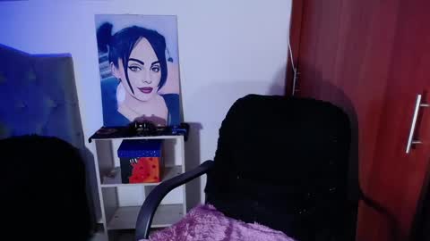 Snapshot of violett_hottie chatting on 01/25/25, 10:18 violett  Independent model online show from 01/25/25, 10:18
