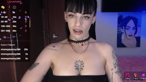 violett  Independent model online show from 11/23/25, 12:10