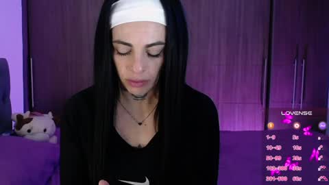 violett  Independent model online show from 04/10/26, 06:18