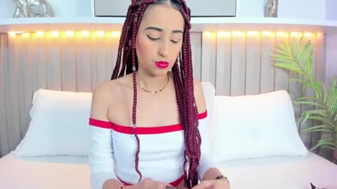 Snapshot of violett_rabbit_ chatting on 09/29/25, 08:02 Violett online show from 09/29/25, 08:02