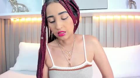 Snapshot of violett_rabbit_ chatting on 10/07/25, 08:17 Violett online show from 10/07/25, 08:17